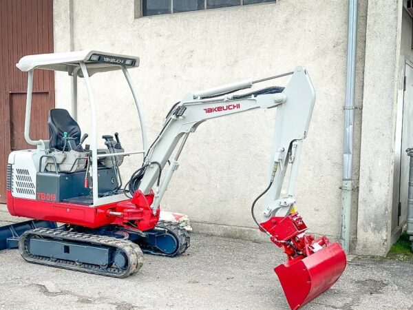 Takeuchi TB016