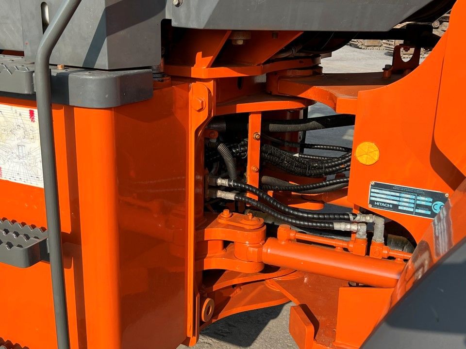 Hitachi ZW140